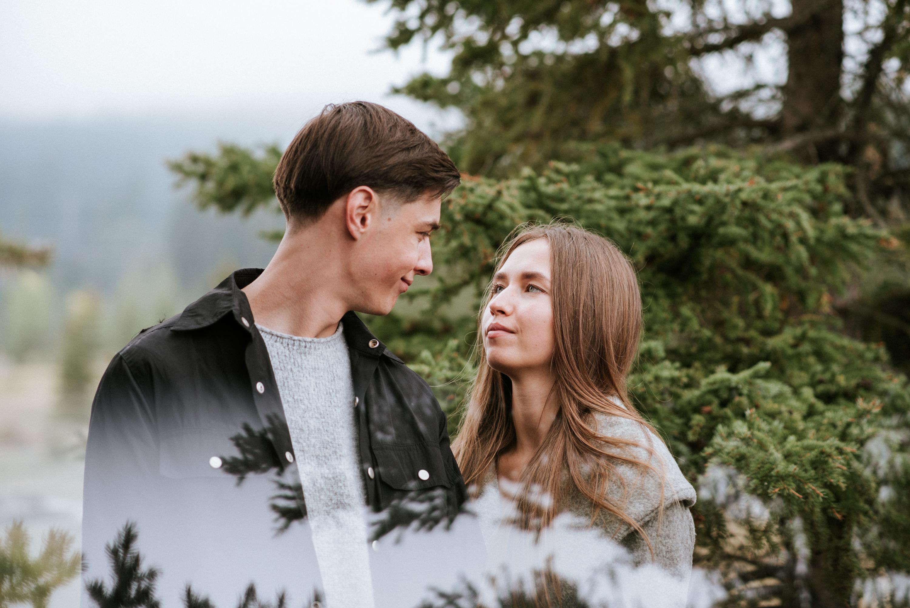 What to Wear: A Guide for Your Engagement Shoot